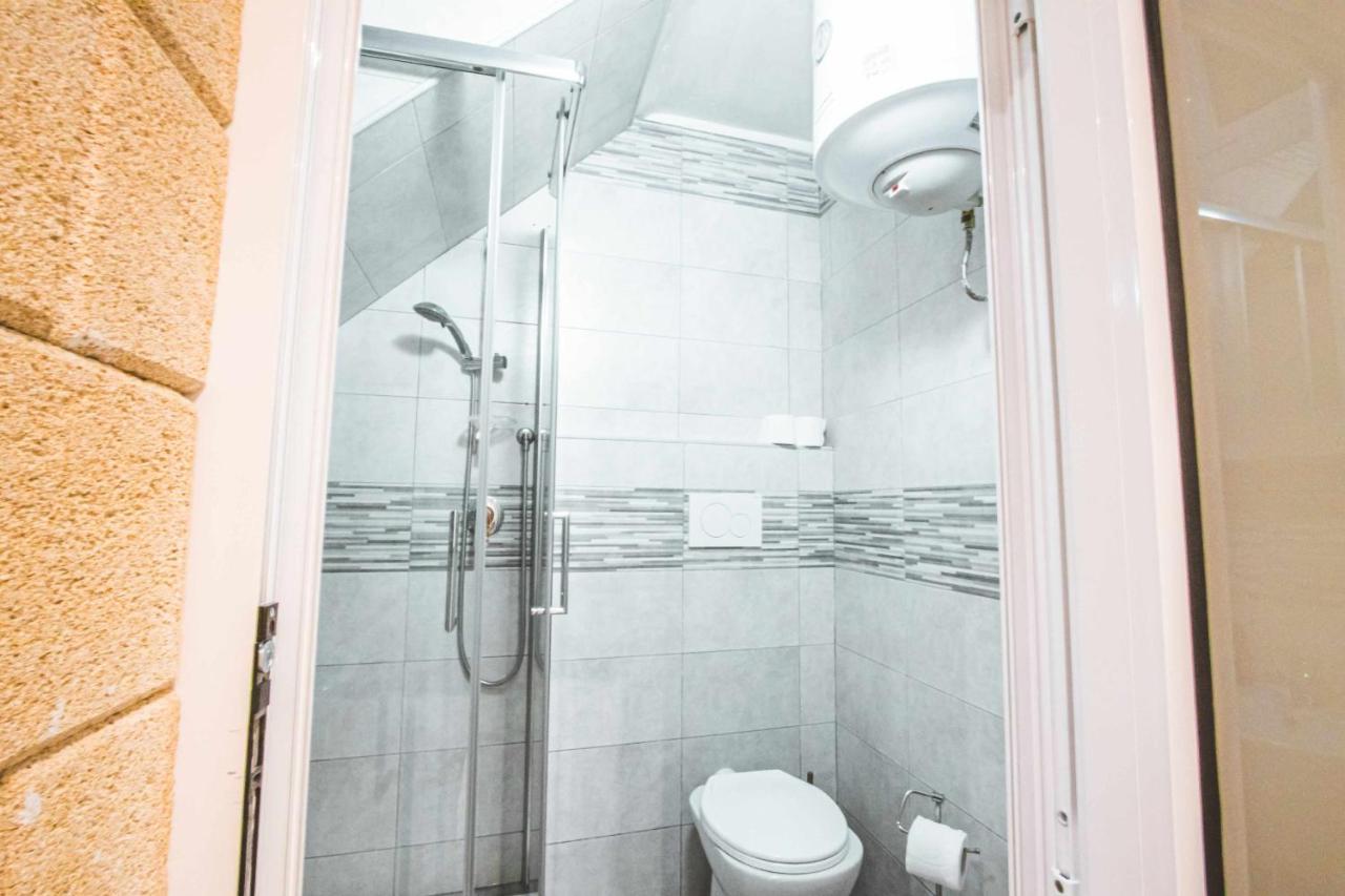 The Castle Apartment Bari Esterno foto